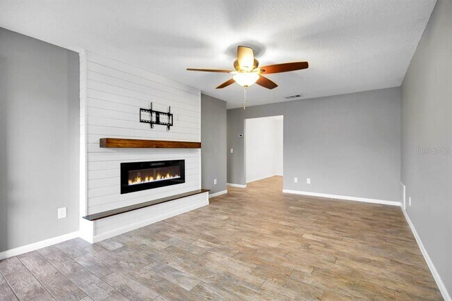 Building Photo - 2701 Brandon View Pl