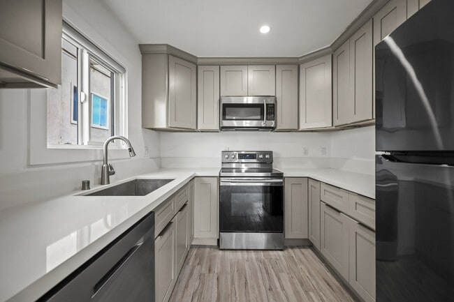 UNIT 1 - now available - 1101 N. Flower St.