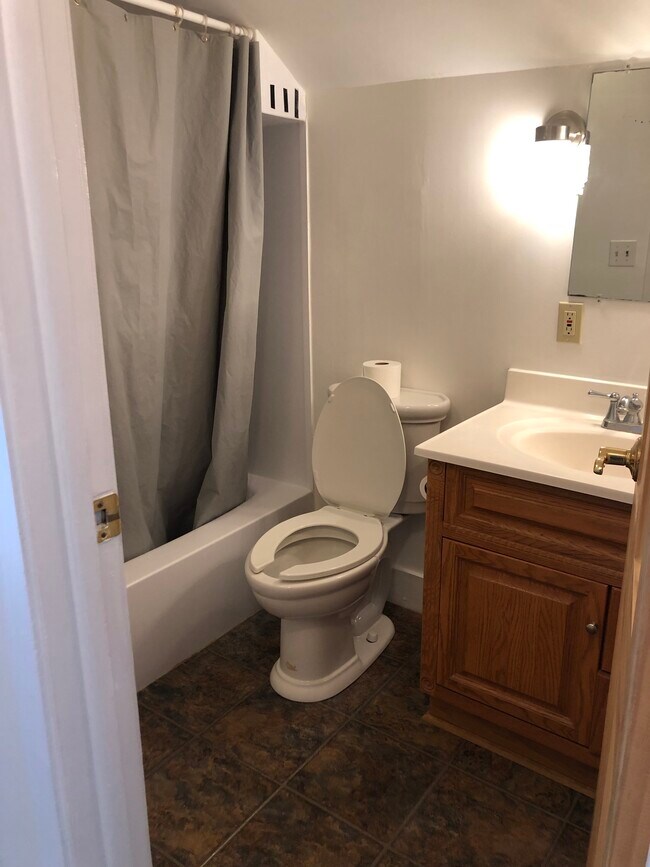 5376 Main St Unit 2nd floor, Manchester Center, VT 05255 Apartments