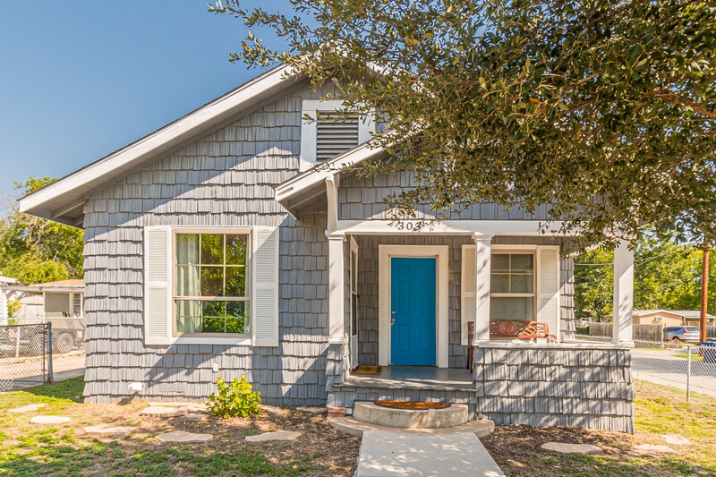 Primary Photo - 303 W Lubbock St