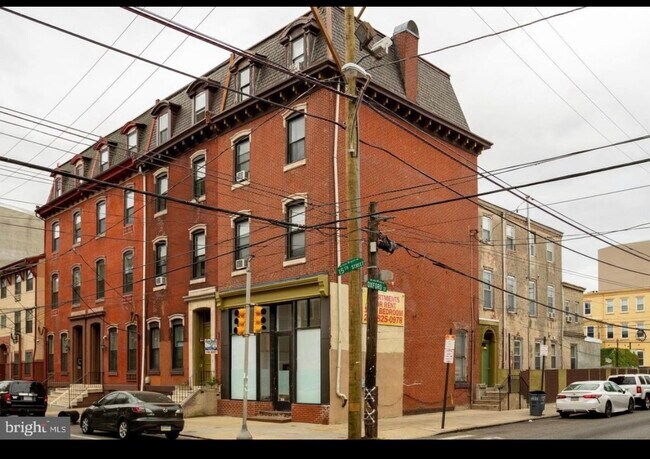 Casa principal - 1542 N 15th St