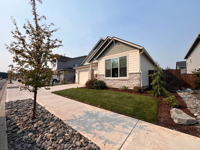 Building Photo - Gorgeous 5 Bedroom in Battle Ground!