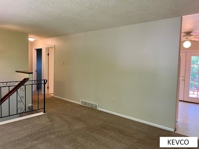 Building Photo - Incredible House and Yard!