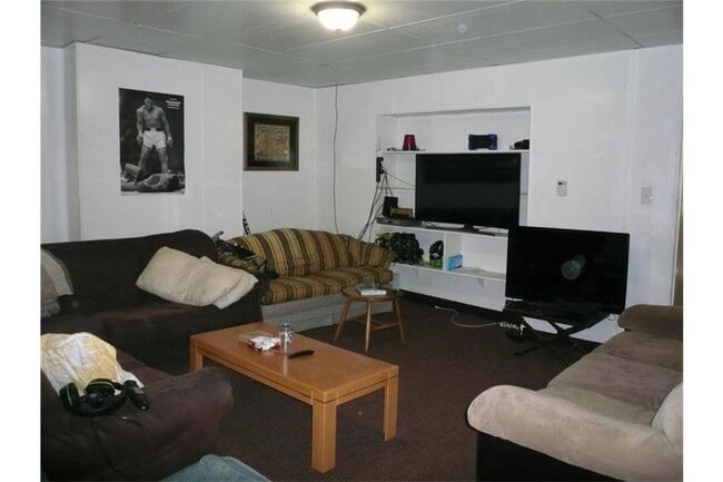 Photo - 154 Robinson St House