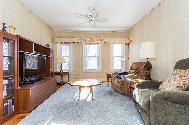 Bedroom1 - 27 Bowdoin St