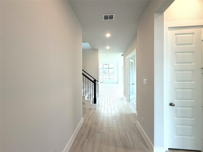 Building Photo - 26127 Mossy Grns Dr
