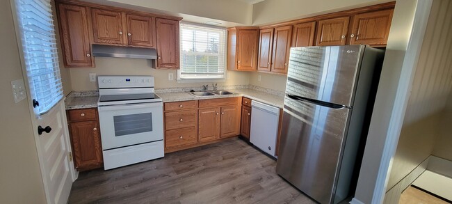 Foto del edificio - 404 Chapman Ct