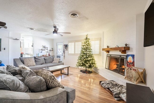 Foto del edificio - 3518 Fairmont Dr