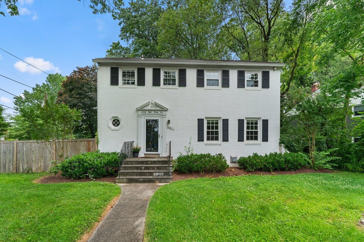 Primary Photo - 4 Bed 3.5 Bath - Bethesda Colonial - Move ...