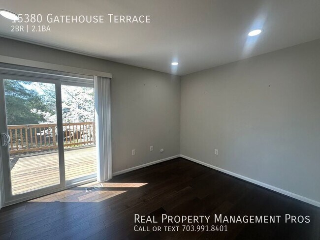 Foto del edificio - 15380 Gatehouse Terrace
