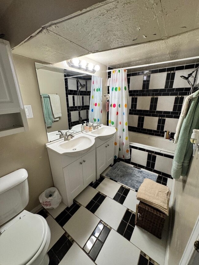 Foto del edificio - 215 S Juniper St