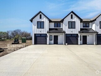 Building Photo - 351 SE 70 Rd