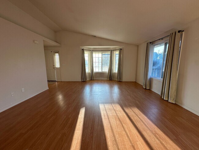 Foto del edificio - West Pasco 3 beds, 2 bath