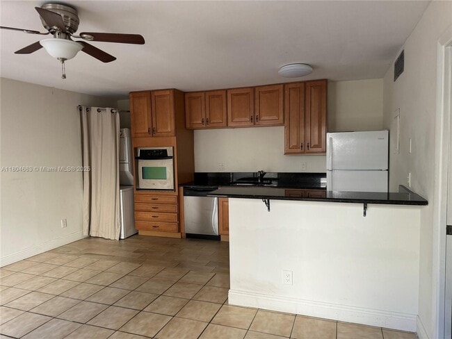 Building Photo - 637 Executive Center Dr