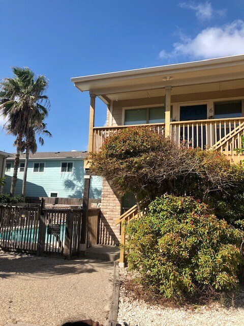 Foto del edificio - 15209 Leeward Dr