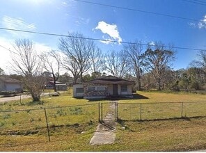 Building Photo - 1570 NE 216th St