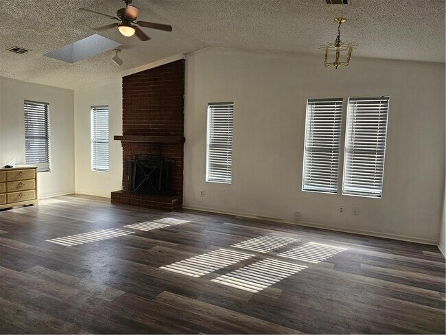 Building Photo - 912 Turtle Creek Dr