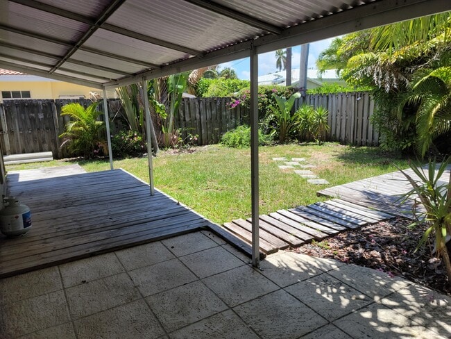 Fenced in private backyard - 2513 NE 33rd Ave