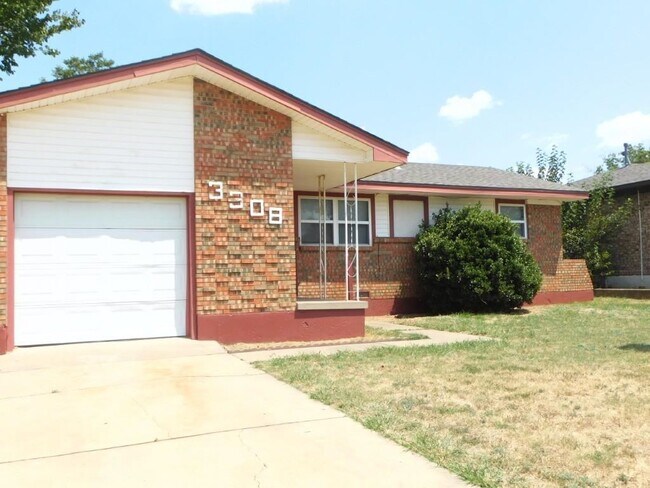 Building Photo - 3308 SW Salinas Dr