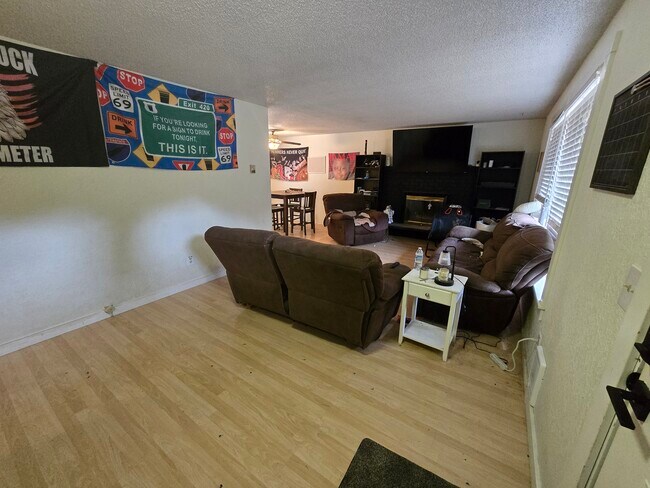 Foto del edificio - 1441 SE Shelton Ln