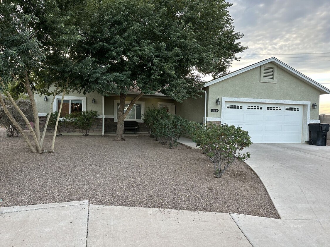Primary Photo - 880 S Flagstone Wy
