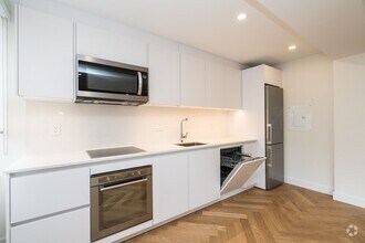Building Photo - 755 Avenue Rd