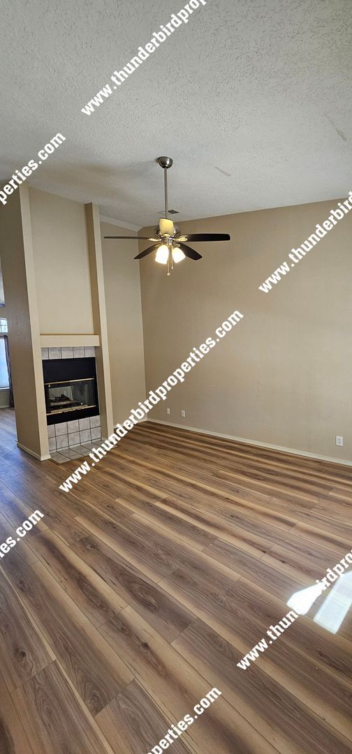 Foto del edificio - Charming NW 4 Bedroom Home