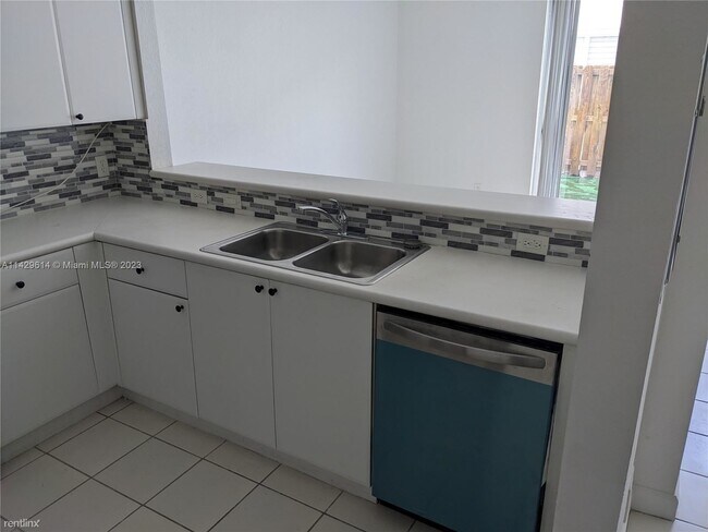 Foto del edificio - 3 br, 2.5 bath Condo - 15779 SW 42nd St # 92