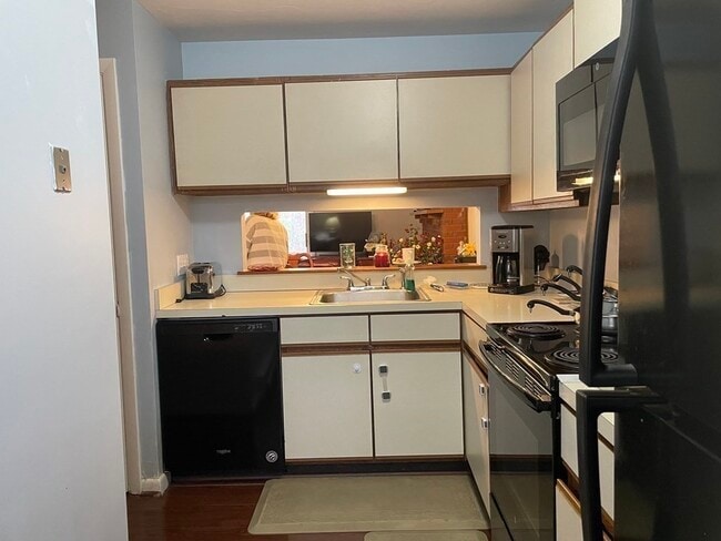 Building Photo - 161 Highwood Dr