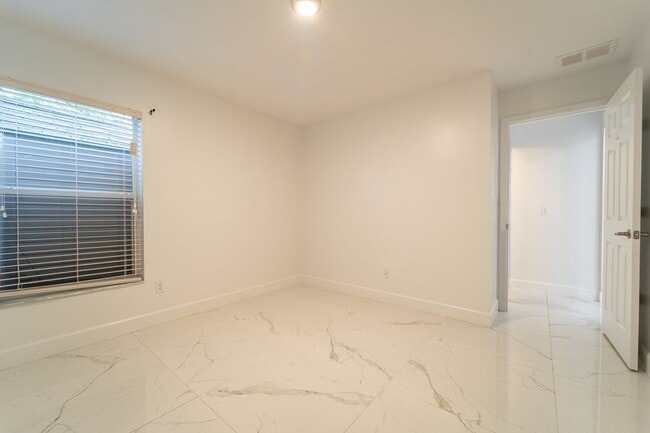 Building Photo - 129 Bella Rosa Cir