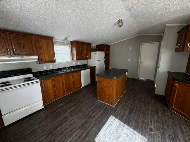 Foto del edificio - 141 Fox Meadow Dr