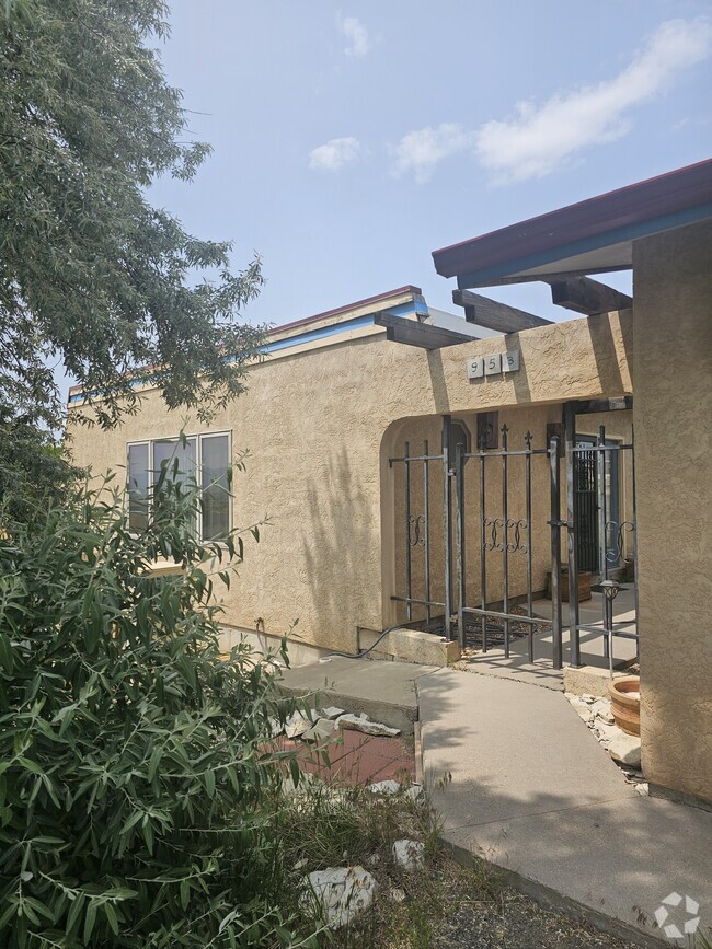 Building Photo - 953 S Greenway Ave