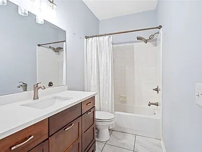 Foto del edificio - Available Now!