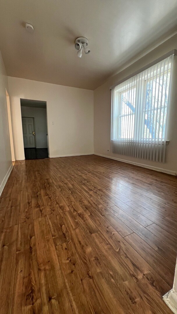 Foto del edificio - 1656 N Linder Ave