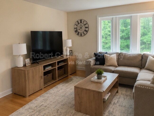 Building Photo - 331 Knob Hill Dr