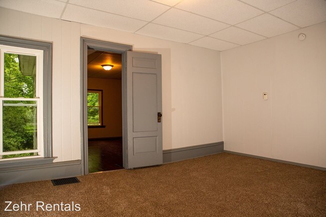 Building Photo - 473 Walnut St