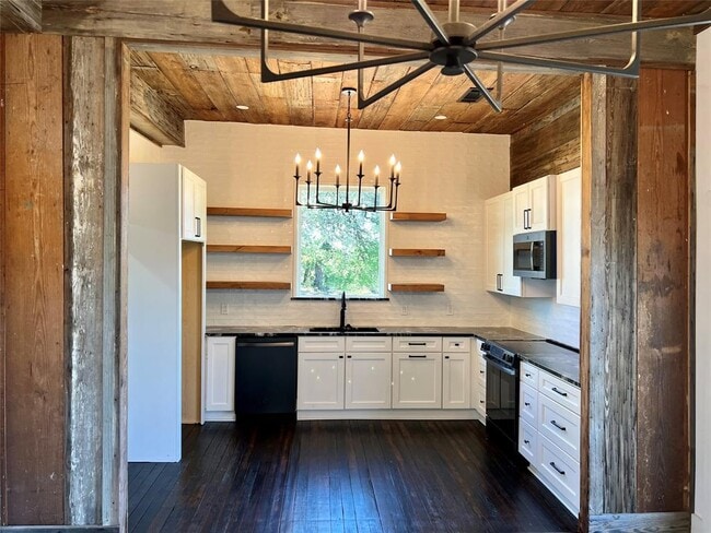 Foto del edificio - 305 Hall St