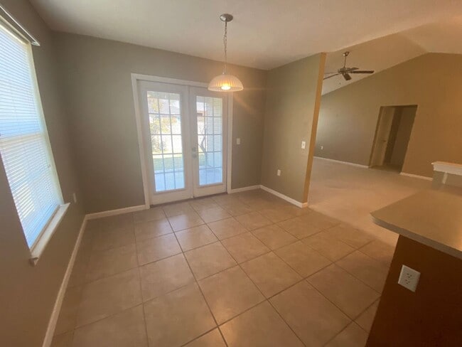 Foto del edificio - Spacious 3Bed/2Ba Brick Home in a Quiet Ne...