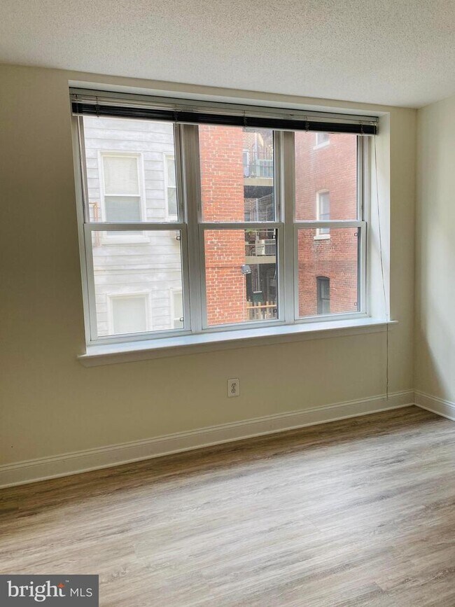 Foto del edificio - 2630 Adams Mill Rd NW