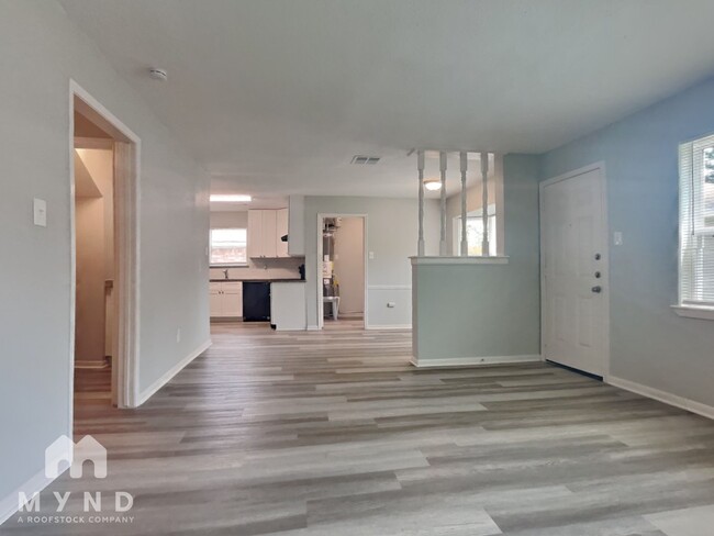 Building Photo - 6607 Escondido Dr