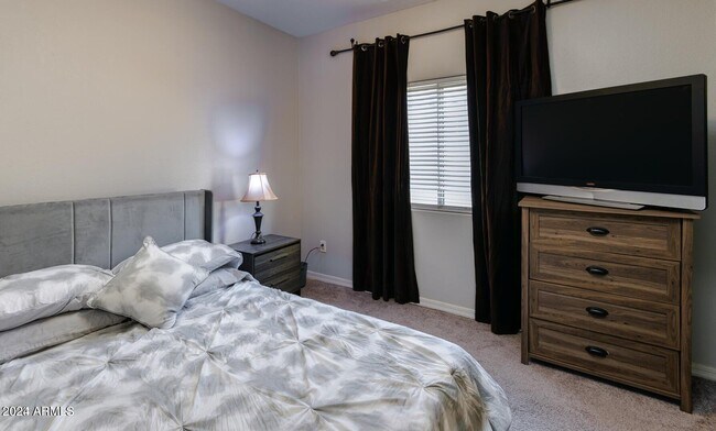 Foto del edificio - 850 MEADOWS Dr