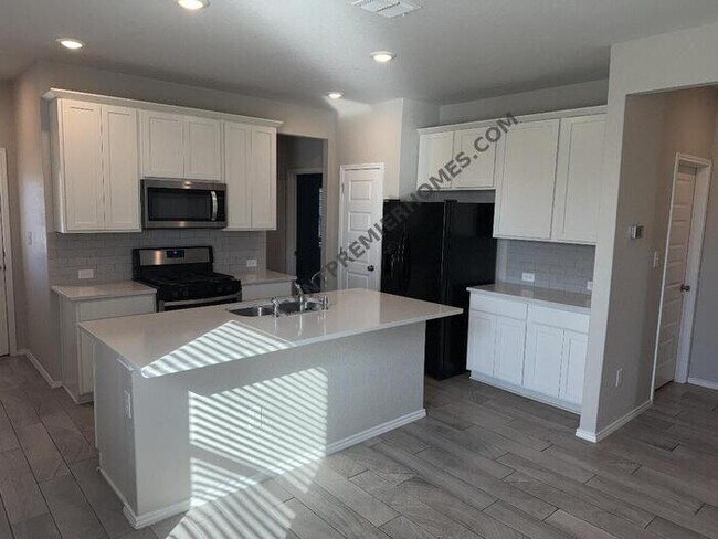 Foto del edificio - 270 Jaycen Ln