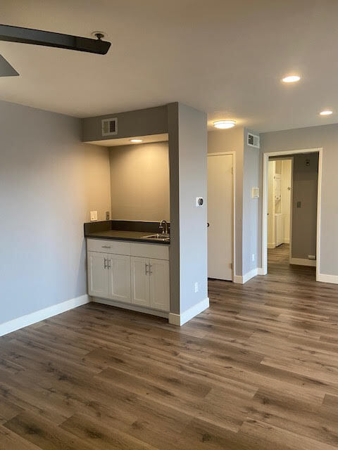 Wet Bar - 222 S Central Ave