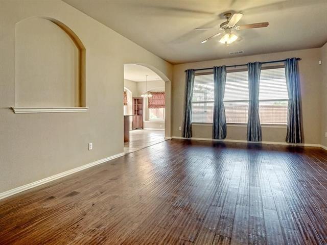 Foto del edificio - 4561 Grassy Glen Dr