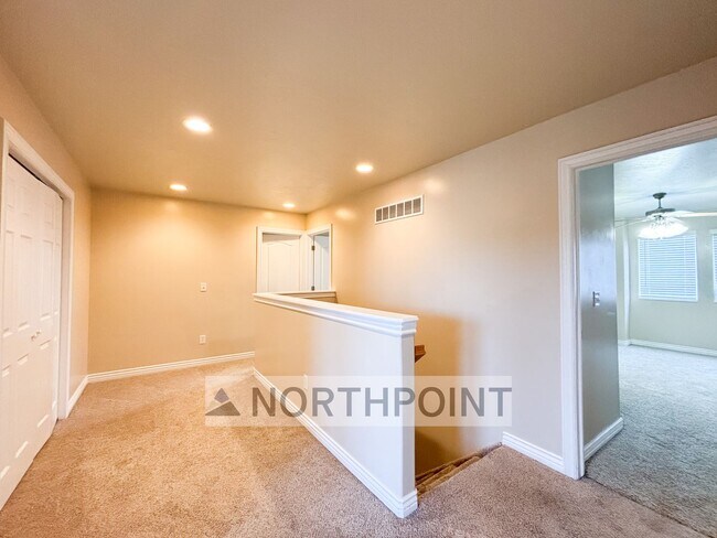 Foto del edificio - 3 Bed 2.5 Bath Townhome
