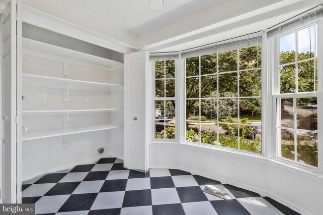 Building Photo - 69 Pontiac Way