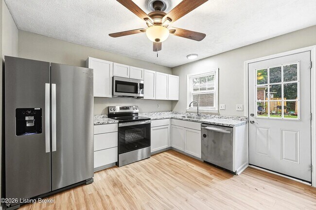 Foto del edificio - 6900 Heavrin Ave
