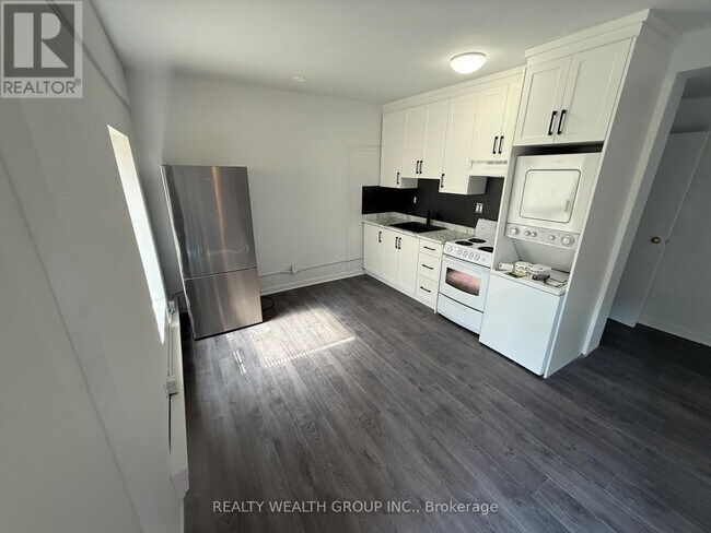 Photo du bâtiment - 185 Eglinton Ave W