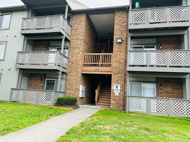 Building Photo - 831 Claytor Square