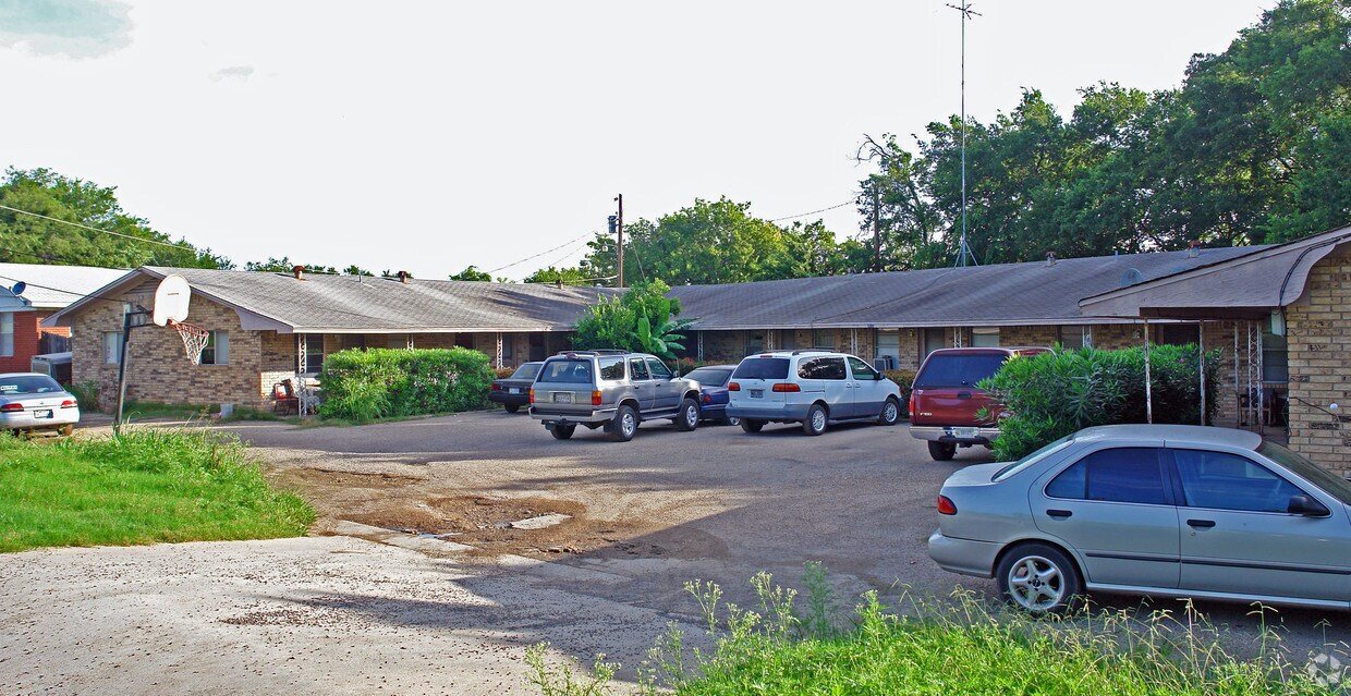 Primary Photo - Dugger Apts